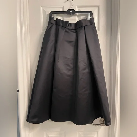 Coast Meslita structured black satin fit flared midi occasion skirt size 12 - Picture 2 of 7
